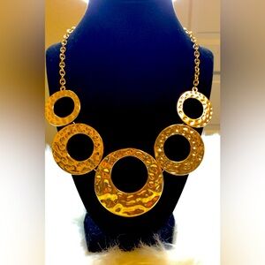 ✨ Gorgeous Gold Necklace with/ Matching Earrings Set!
